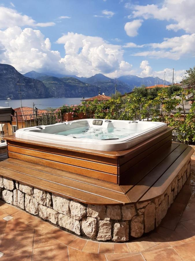 Bmp Apartment Deluxe 2 Jacuzzi Riscaldata Privata Vista Lago Di Garda Бренцоне-суль-Гарда Екстер'єр фото