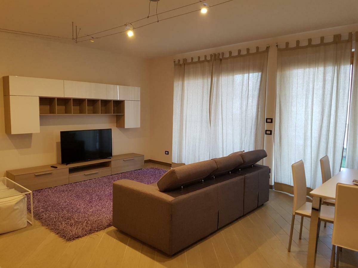 Bmp Apartment Deluxe 2 Jacuzzi Riscaldata Privata Vista Lago Di Garda Бренцоне-суль-Гарда Екстер'єр фото