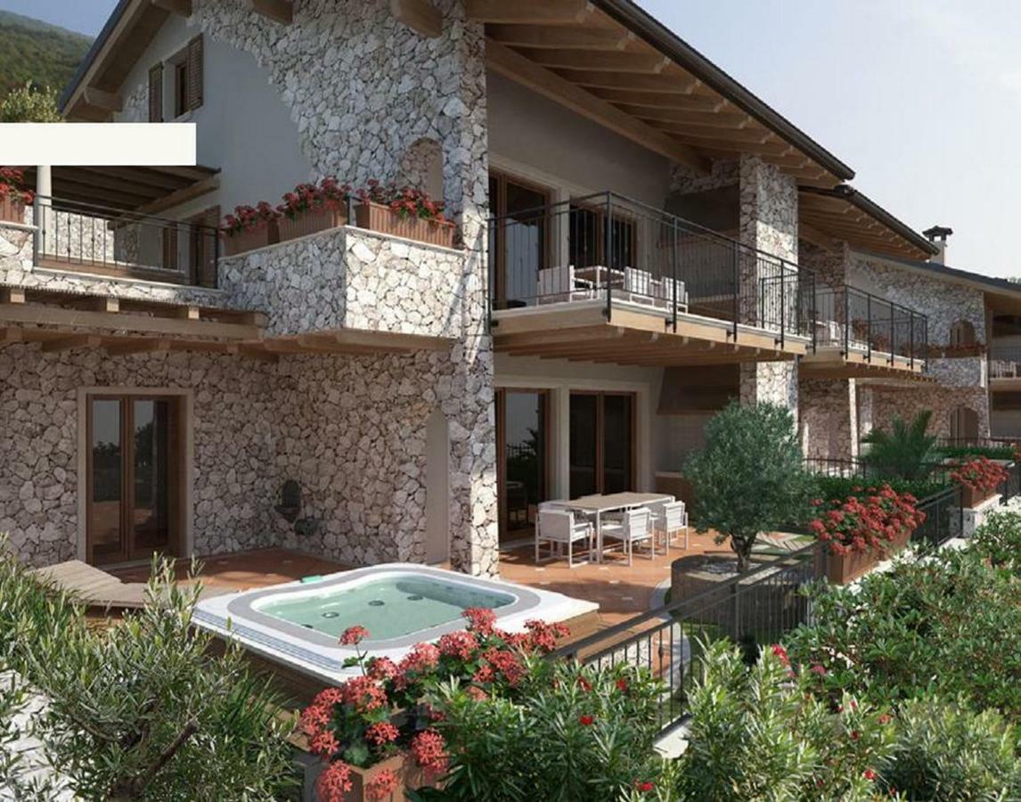 Bmp Apartment Deluxe 2 Jacuzzi Riscaldata Privata Vista Lago Di Garda Бренцоне-суль-Гарда Екстер'єр фото