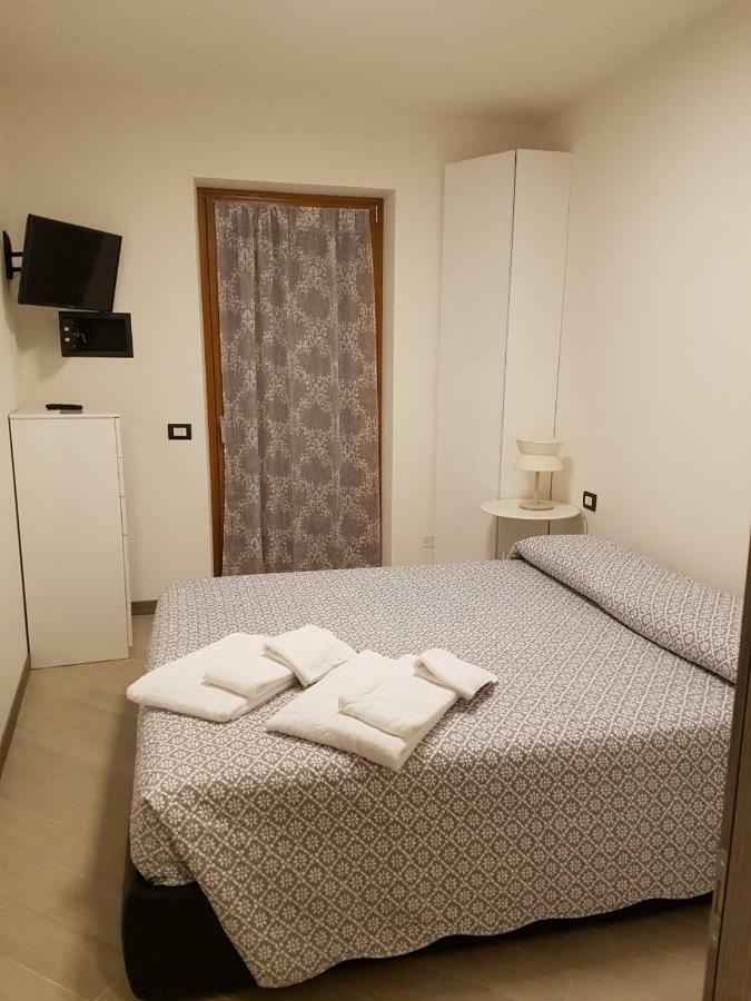 Bmp Apartment Deluxe 2 Jacuzzi Riscaldata Privata Vista Lago Di Garda Бренцоне-суль-Гарда Екстер'єр фото