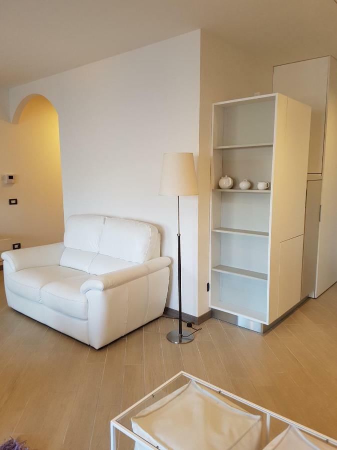 Bmp Apartment Deluxe 2 Jacuzzi Riscaldata Privata Vista Lago Di Garda Бренцоне-суль-Гарда Екстер'єр фото